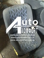Сидения автомобильные, не дорогие, 3 шт. в одном цвете