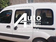 Задний салон, левое окно на автомобиль Renault Kangoo 96-08