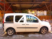 Передний салон, правое окно на автомобиль Renault Kangoo 08-